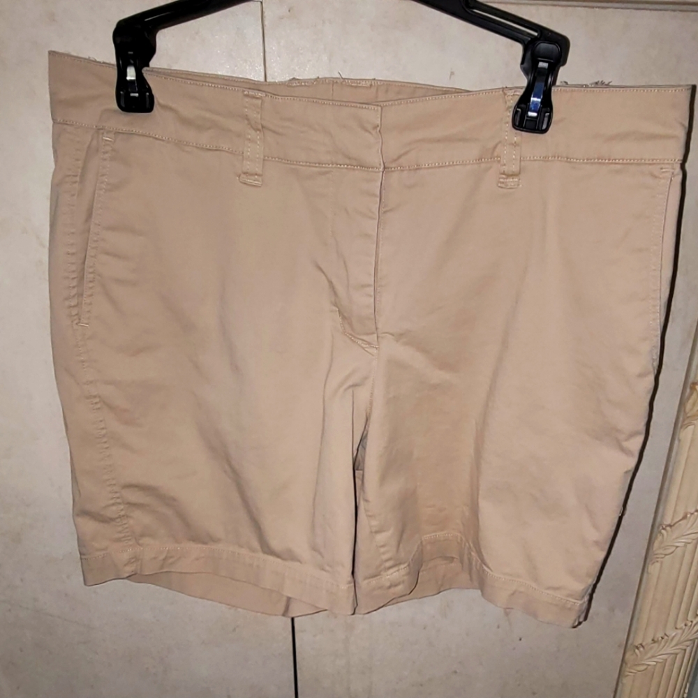 Daniel Cremieux Women's Tan Bermudas
